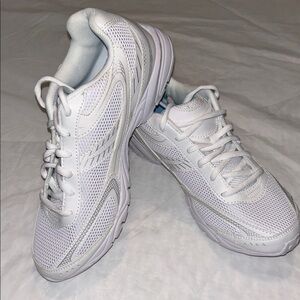 LIKE NEW Cross Trekkers Skid-Resistant Sneakers Size 8